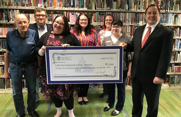 Secretary of State Ashcroft Presents Moberly Library ARPA Check