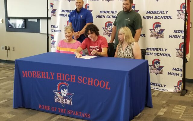 Moberly’s Brett Gelina Signs With UCM Track